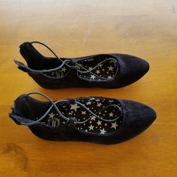 Dress shoes in very good used condition. - Picture 2 of 3